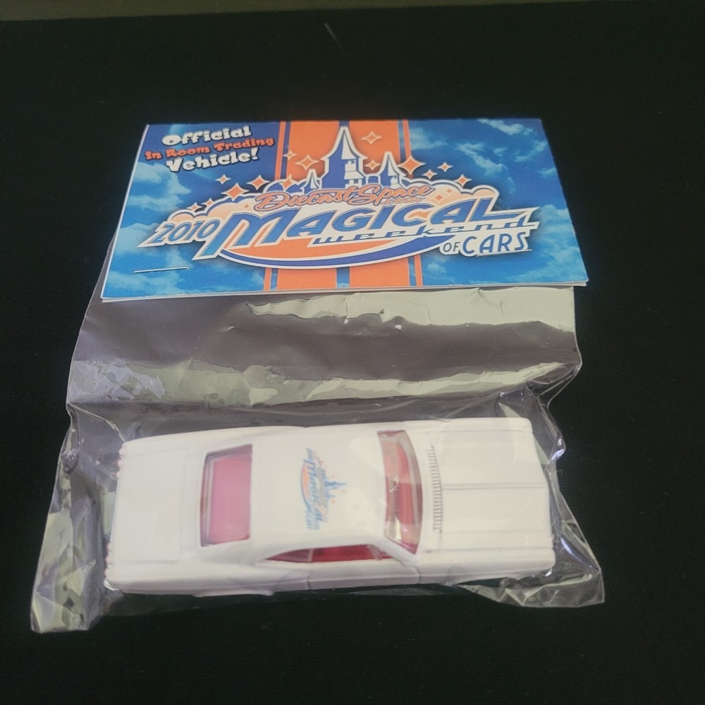 HOT WHEELS Official in Room Trading Vehicle 2010 Diecast Space Magical Weekend